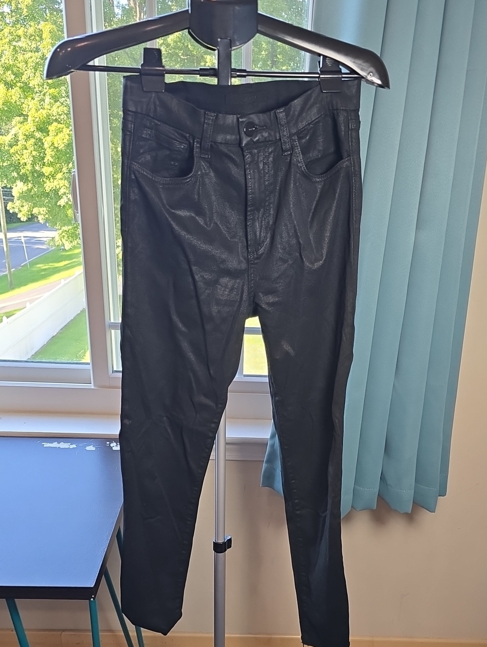 Joe's Jeans Black Sparkel The Charlie. Size 28